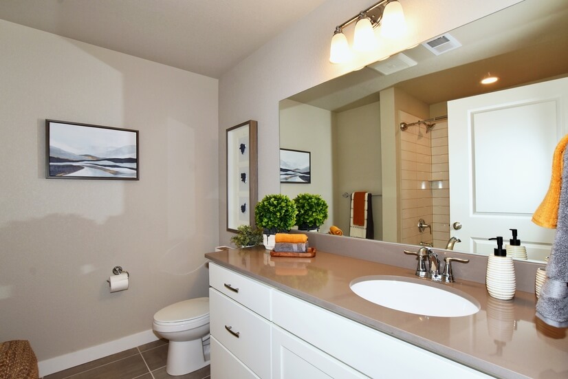 2nd full bathroom centrally located