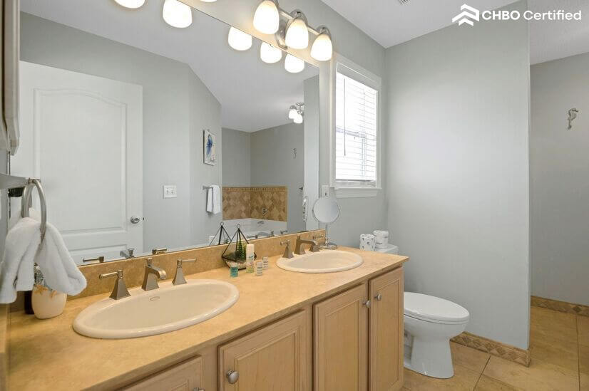 Primary ensuite bathroom with double vanity