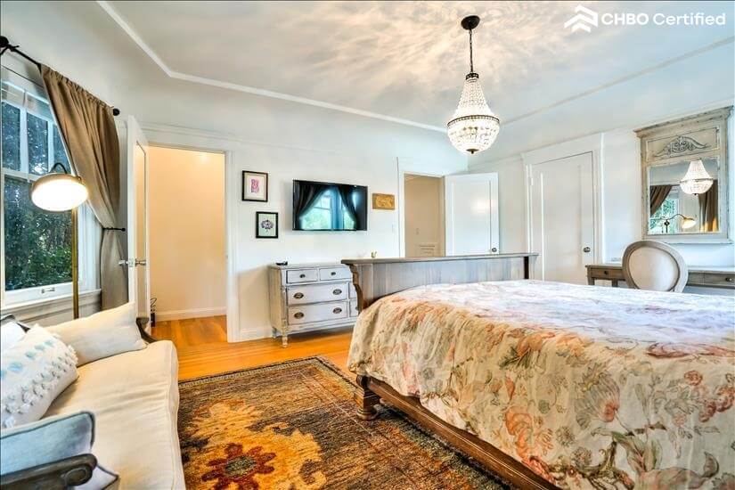 large queen bedroom