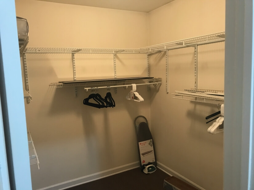 Walk-in-closet