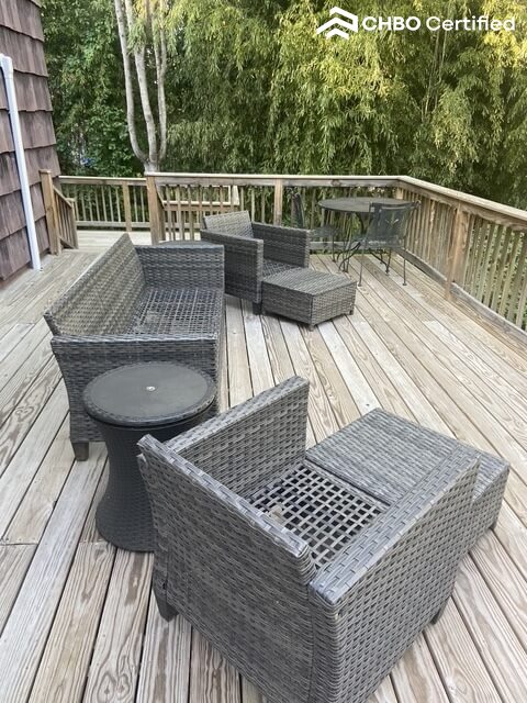 patio seating/outdoor table overlooking yard