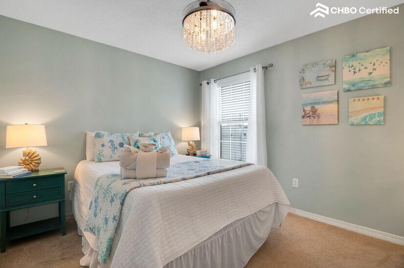 Comfy mattress & luxurious decor -bedroom 2