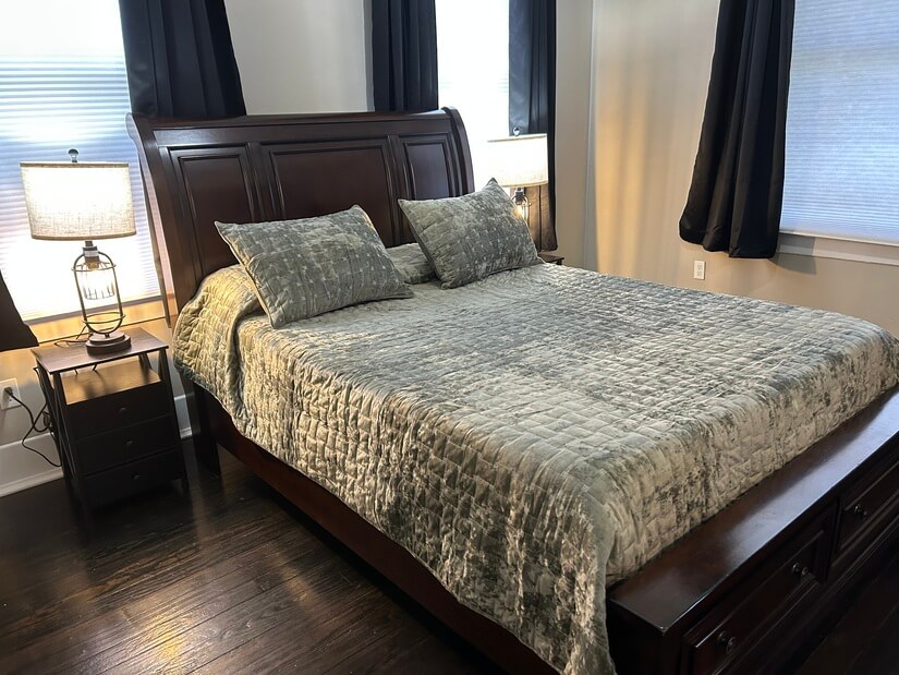 1 QueenBedroom B