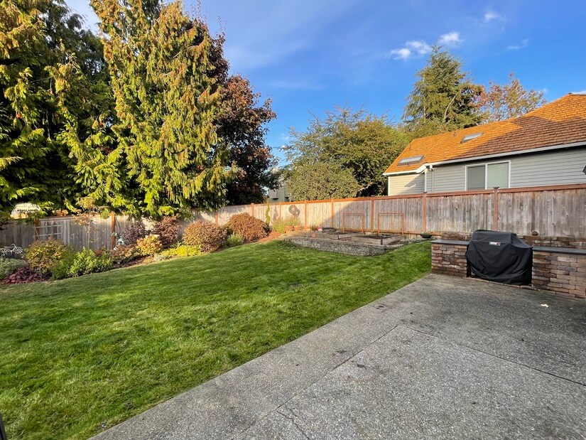 Weber gas grill with built in granite prepping area.