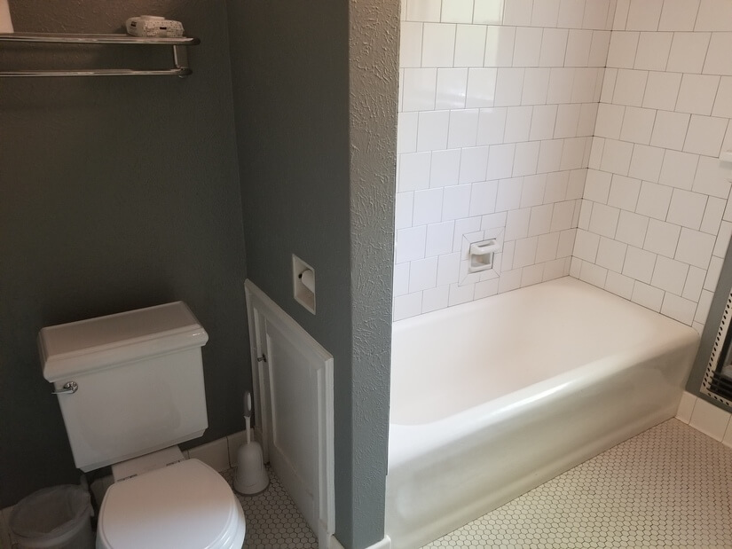 Tub in second bathroom