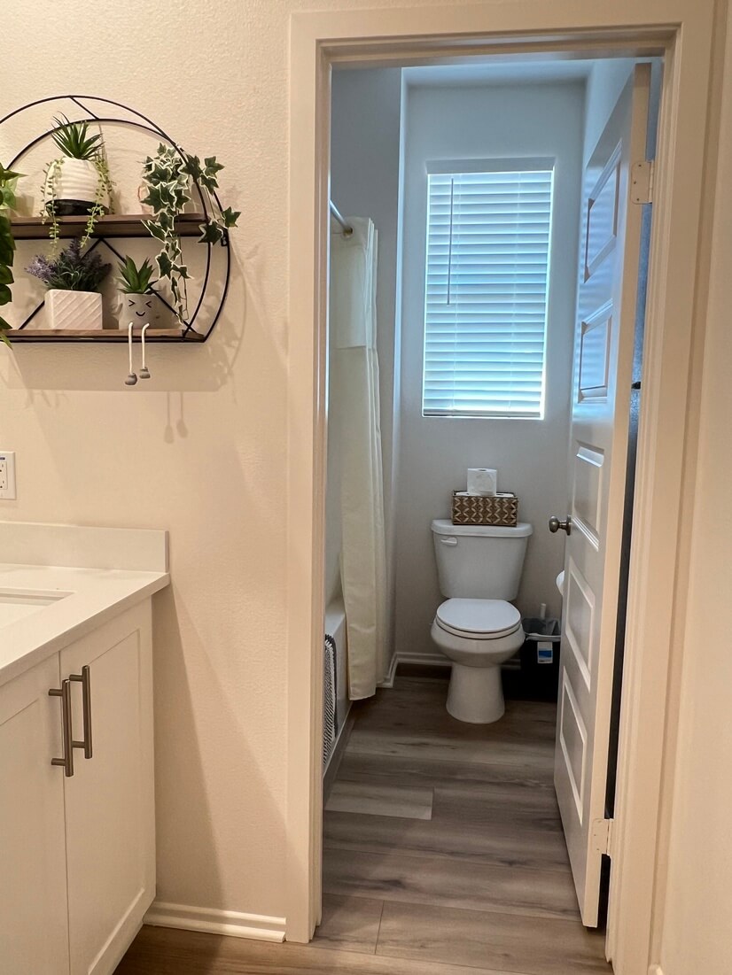 Spacious Furnished in Heart Victorville