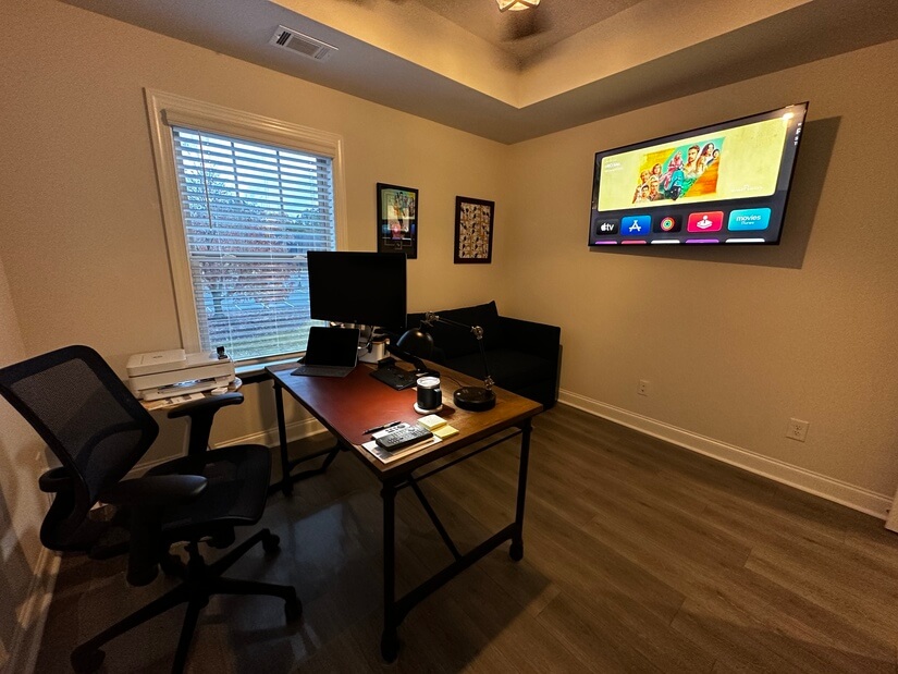 Upstairs office / pullout couch with twin bed