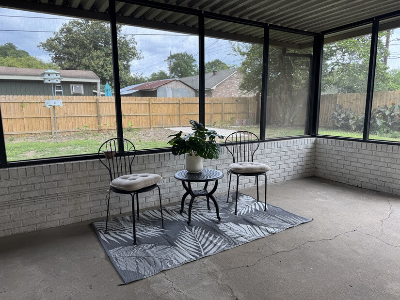 Screened patio small table & chairs