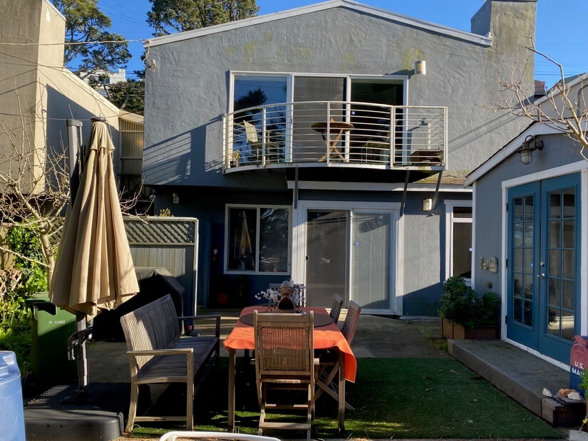Back Patio cottage and BBQ area