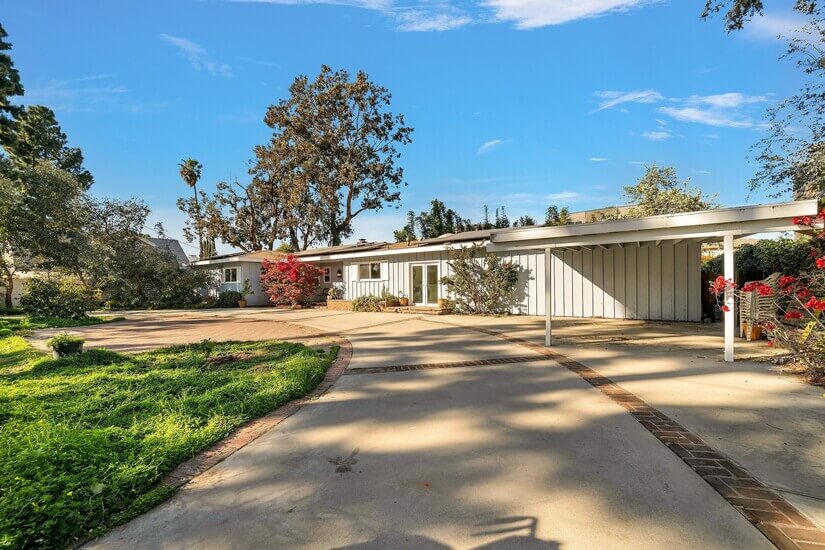 Circular driveway