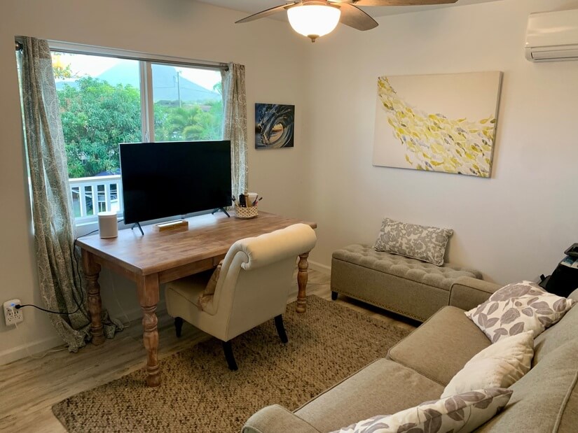 Office w/oversized desk, TV/Monitor, Color Printer, Sofabed