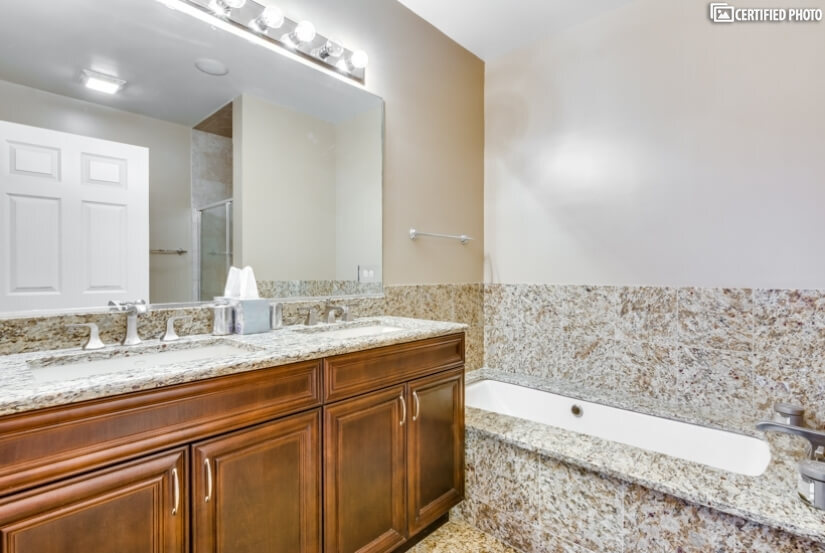 Luxury Master Bath w/double sinks, over sized Jacuzzi Tub