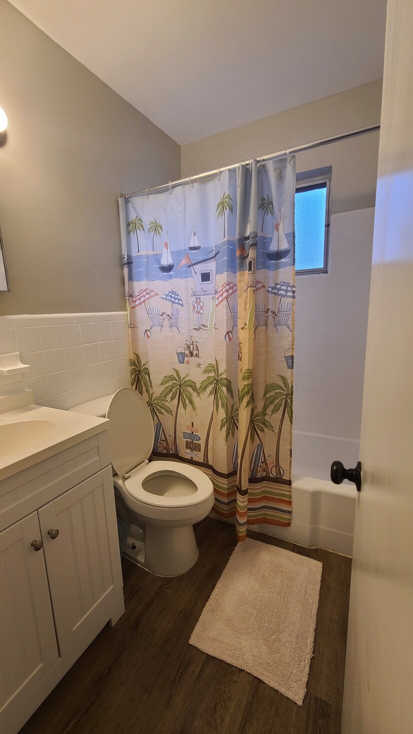 Beach Block Bungalow with Putting Green