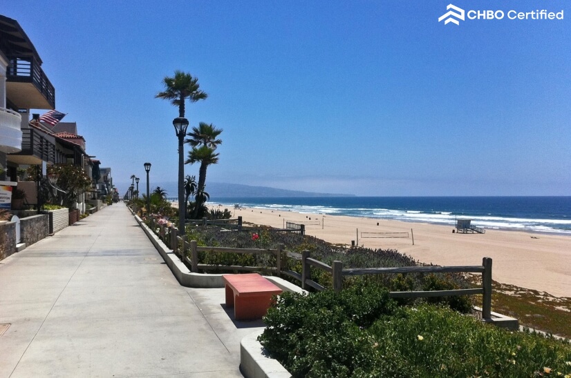 The Strand (pedestrian beach walkway close to