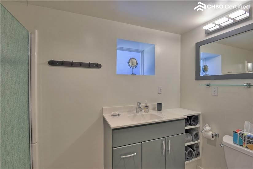 Newly remodeled bathroom with quality towels