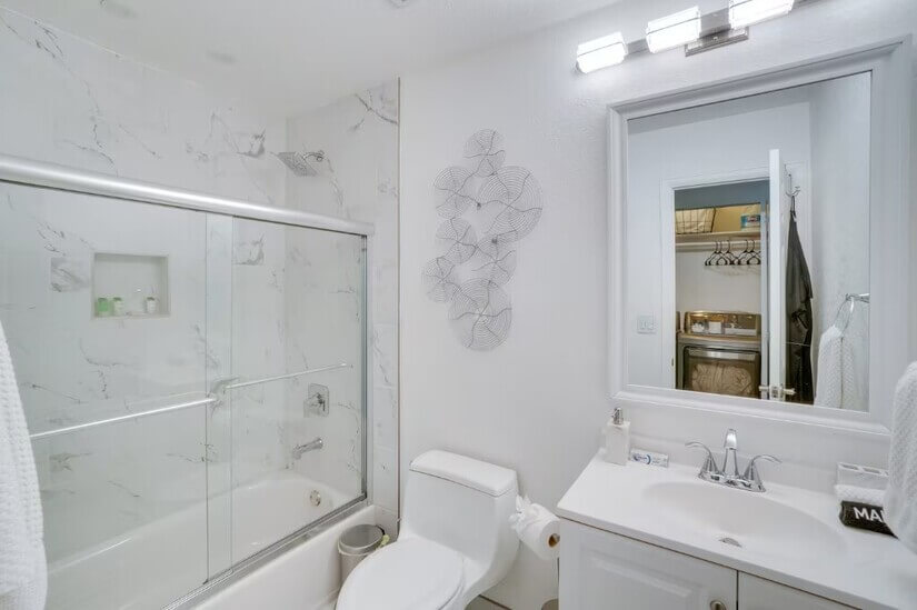Guest Bathroom upstairs