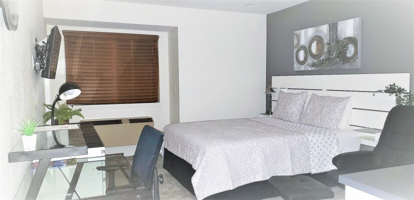 Studio w/kitchenette