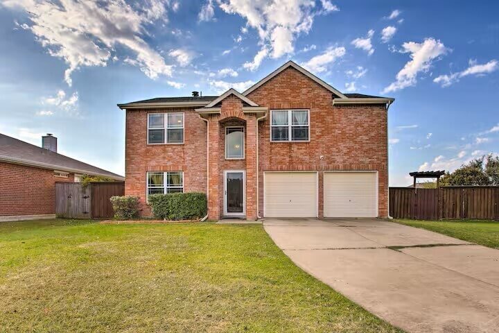 Elegant Home with Pool Gym 04mi to Lake