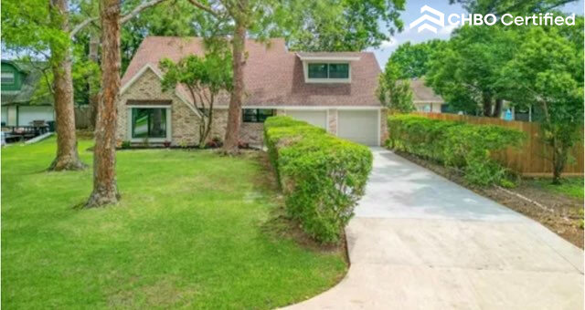 Nassau Bay home, 2 car garage