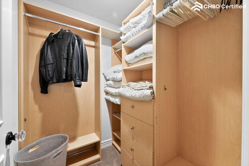 Downstairs Suite closet