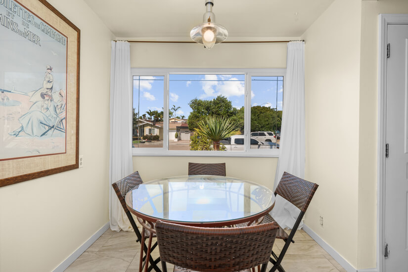 Single Story Cute Home Minutes to Beach