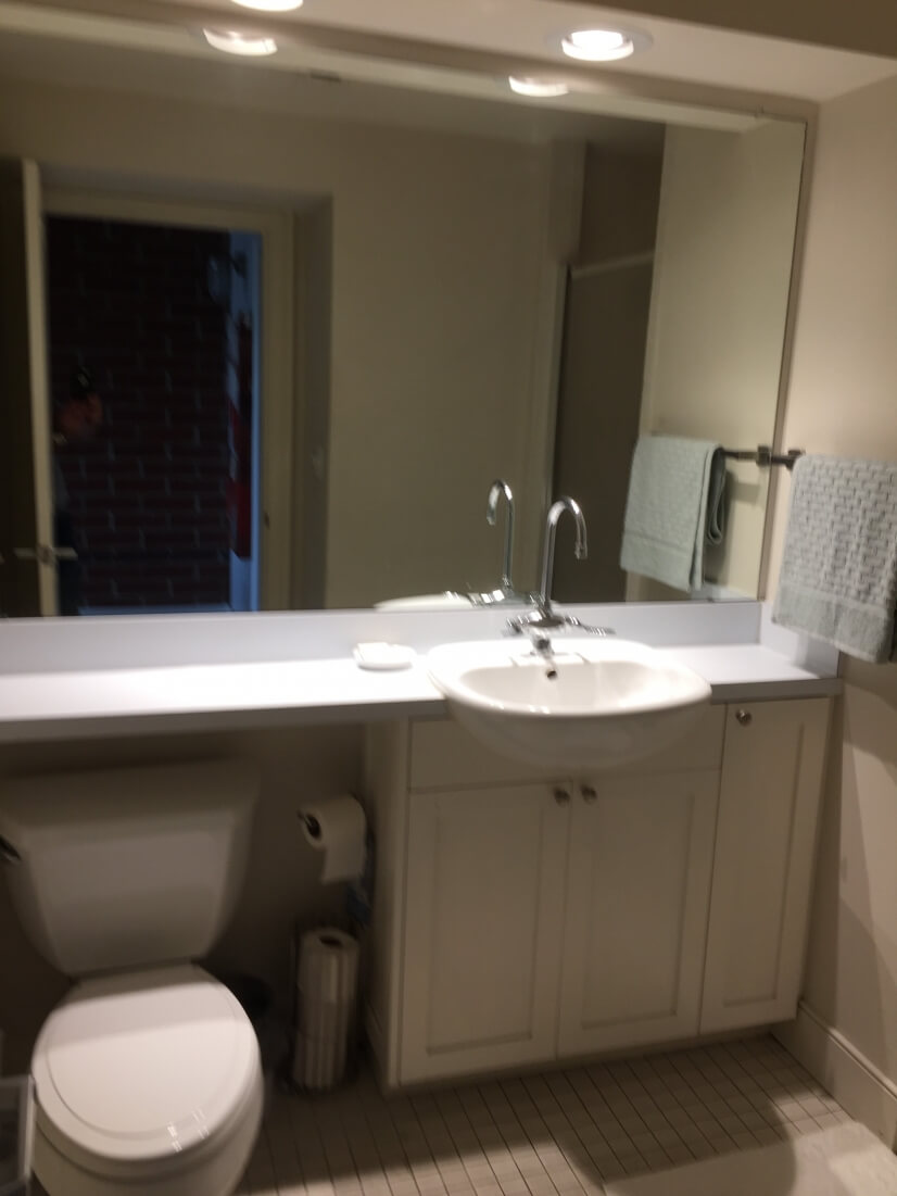 Large modern white ceramic tiled bathroom
