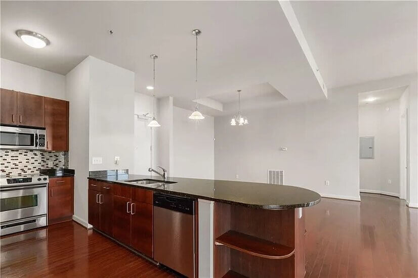 711 Cosmopolitan Dr NE 813