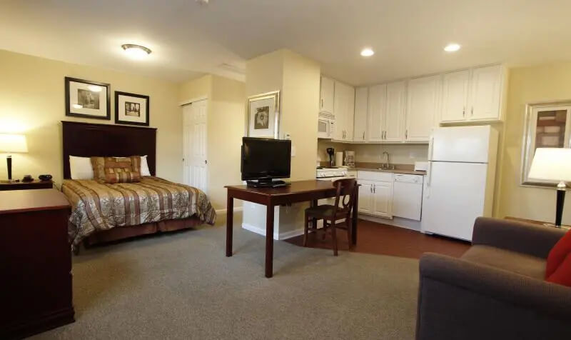 Cozy Central Studio Garden Apartment