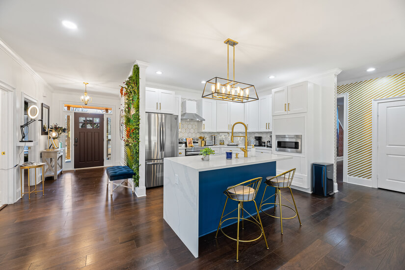 Cook like a chef in our kitchen or dine at our quartz island