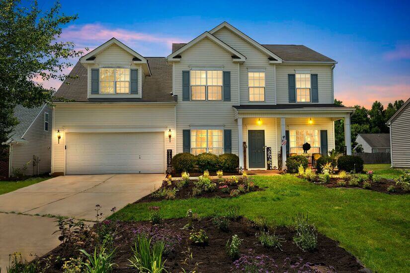 5 Bedroom Home Fence Hot Tub Park Arcade