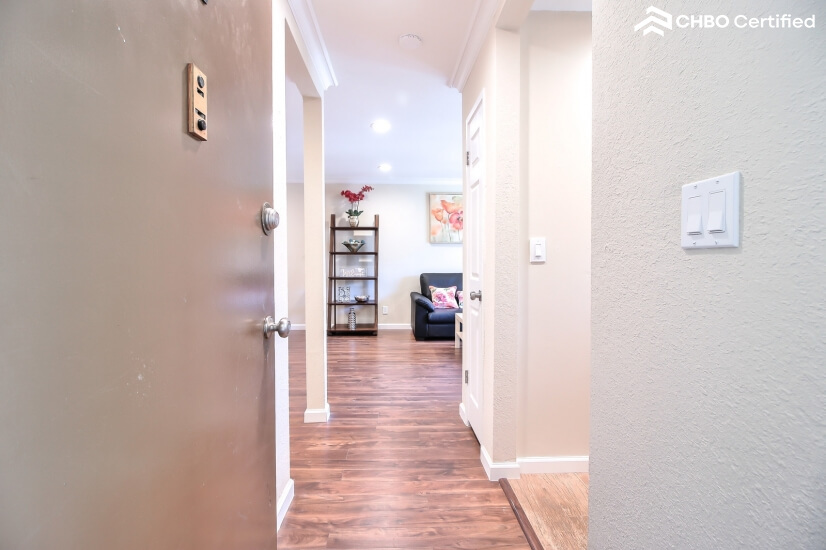 Luxury Executive Condo - New Renovation