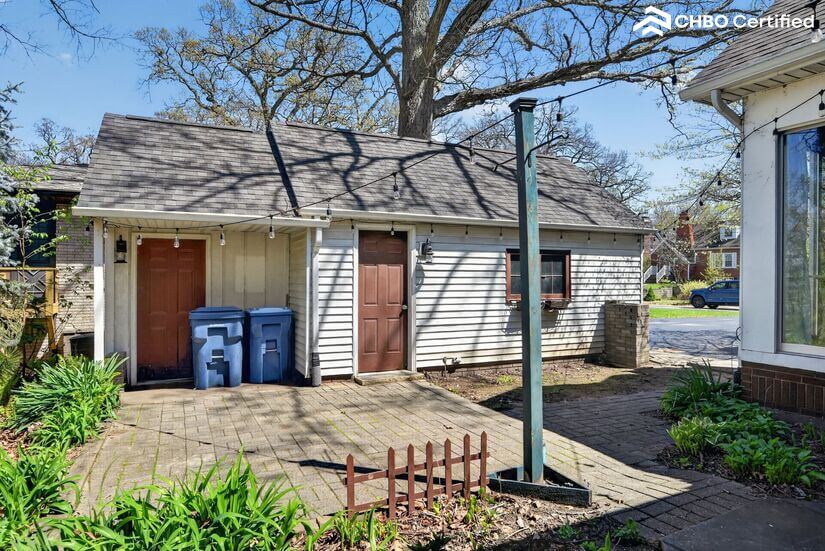 Garage & shed w/ garbage & recycling bins