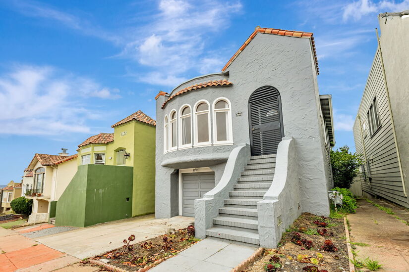 Detached Quiet Neighborhood