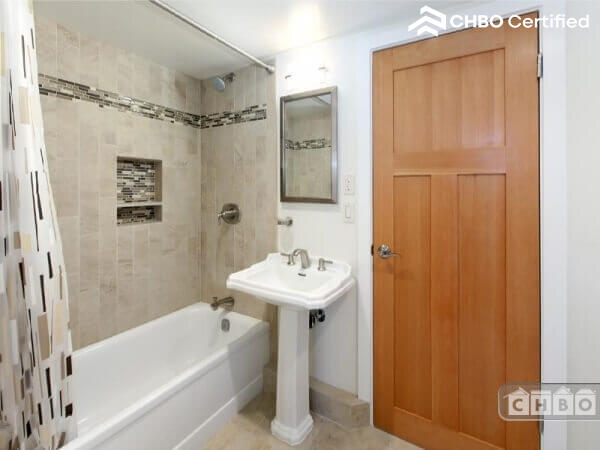 Single Family Home in North Beach