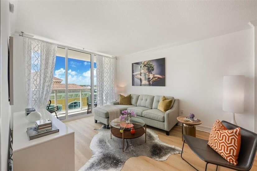 Renovated Las Olas Condo Full Service