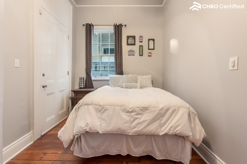 Furnished Lower Garden District Condo