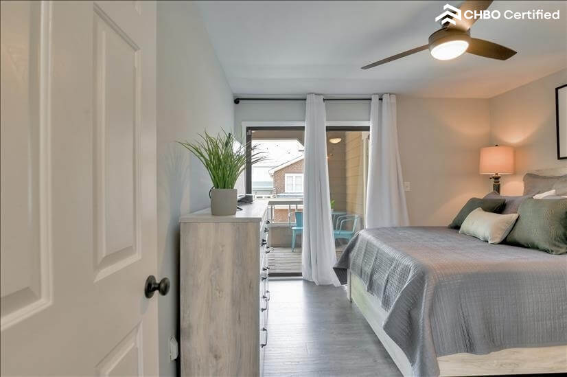 Queen size bed and full dresser