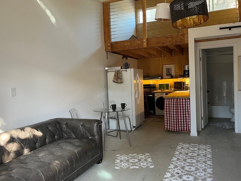 Artsy Classy Beach Side Loft w Amenities