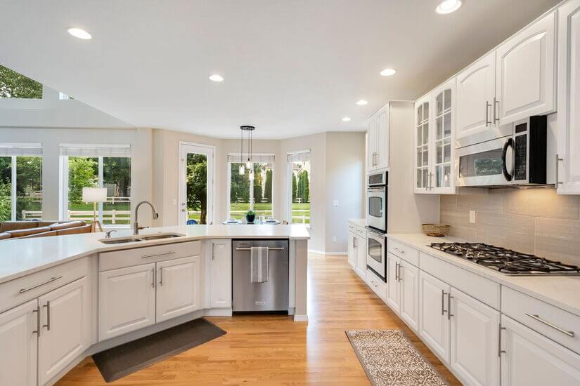 5 Bed 4 Bath Near Harmony Corridor