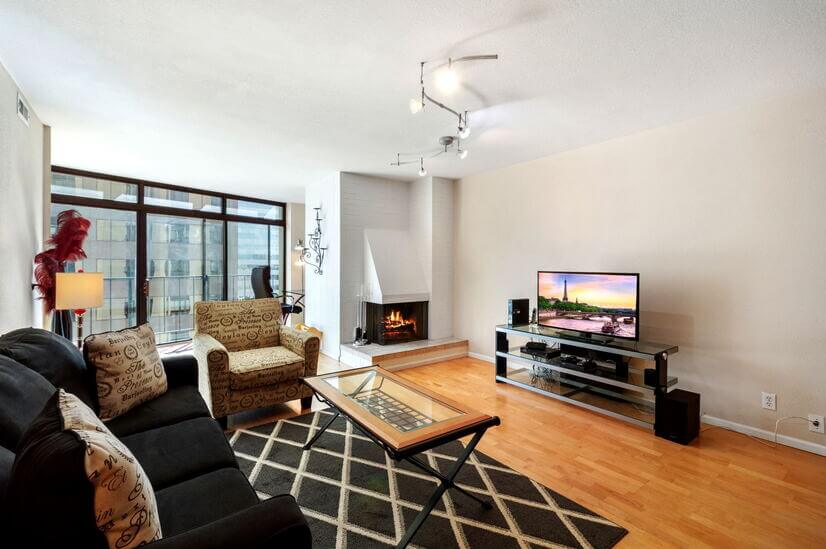 1 Bedroom/1Bath   Den in Downtown Denver