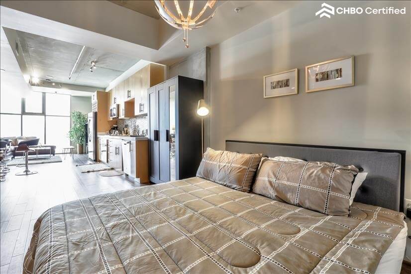 Beautifully Appointed 1 Bdm Condo 9th fl