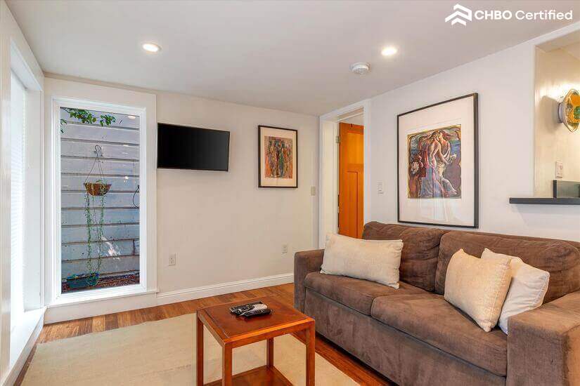 Single Family Home in North Beach