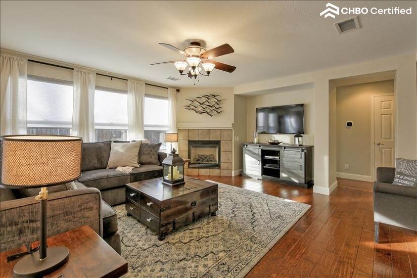 Fully furnished. Just bring your clothes.