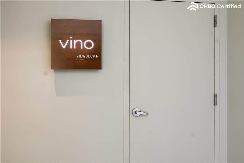 Beautifully Appointed 1 Bdm Condo 9th fl