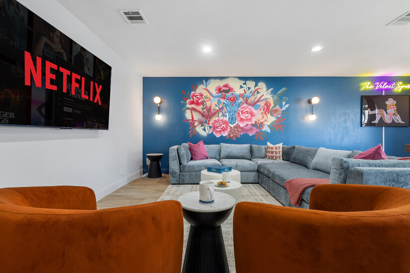 Luxury 4BR w/ Pool, Spa & Yard