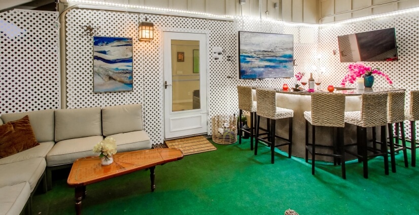 Relax in the outdoor bar with your favorite w