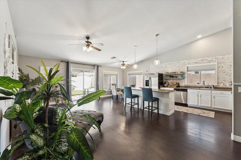 Modern & Cozy 4/2 With Salt Pool STV QC