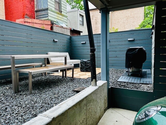BBQ/Outdoor space in the garage