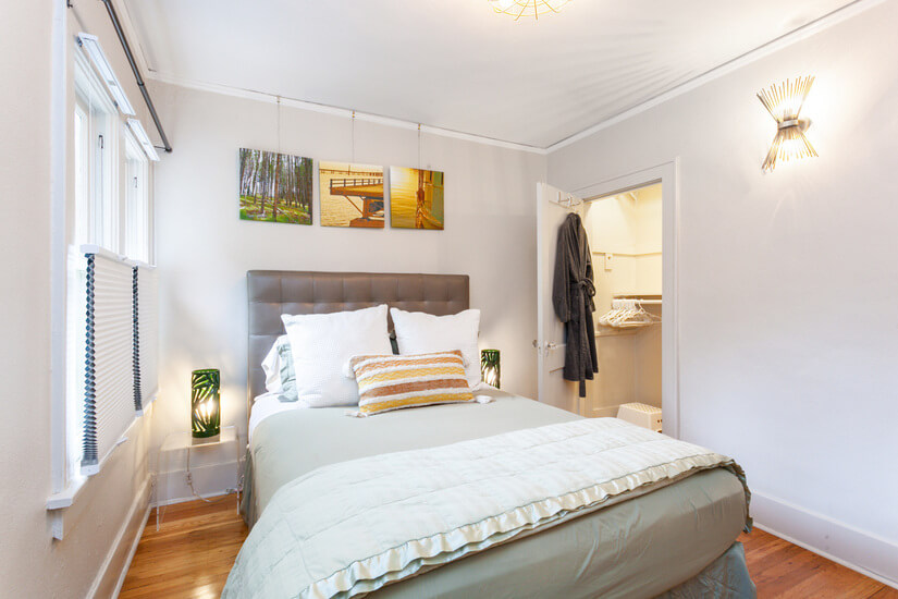 2nd bedroom w/ Queen bed, blackout curtains