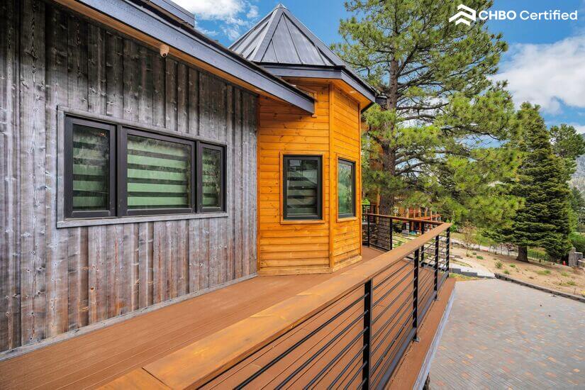 Spacious Cabin with Mountain View